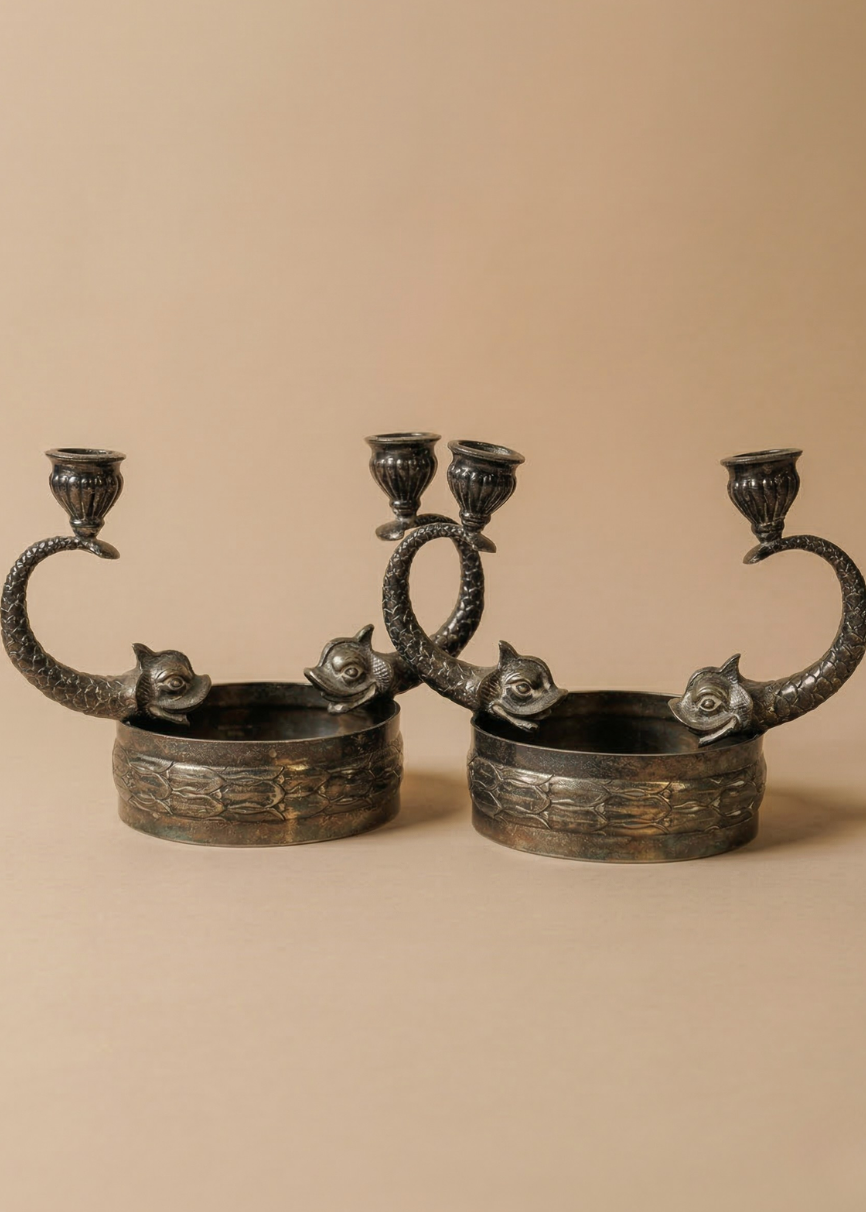 Paire Bougeoirs Dauphin