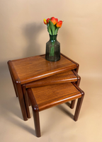 Tables Gigognes