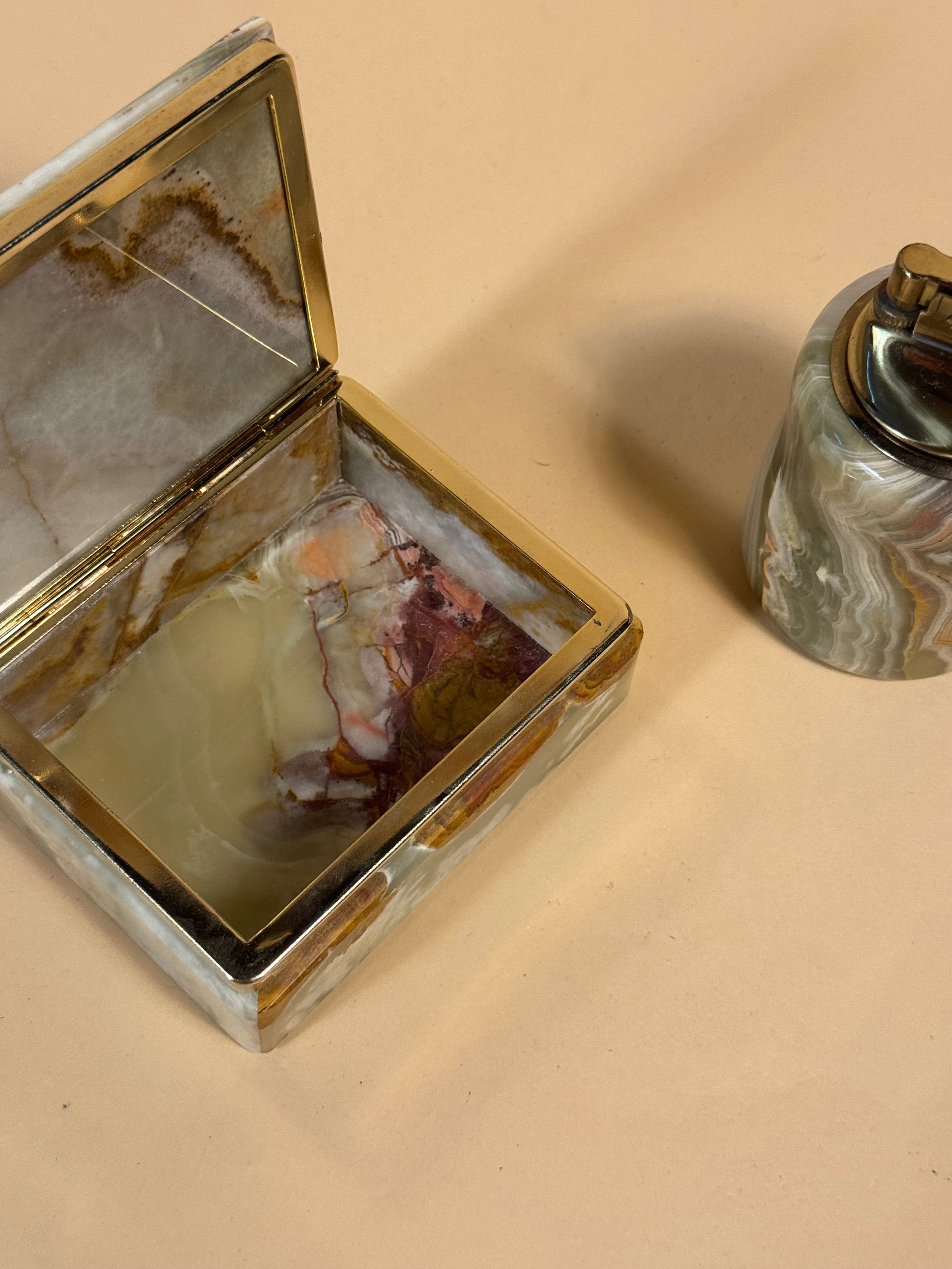 Ensemble boîte et briquet