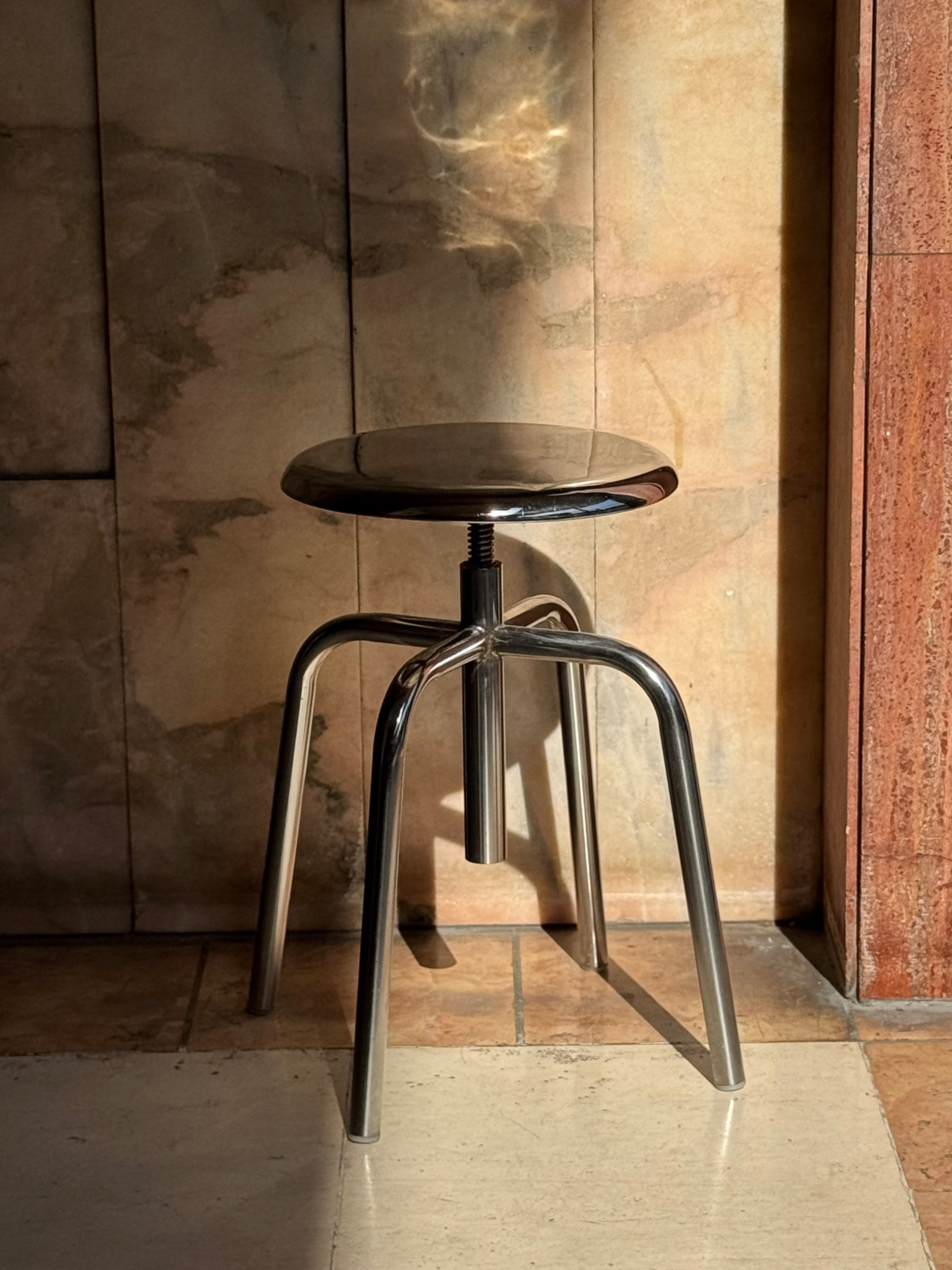 Tabouret Atelier en chrome